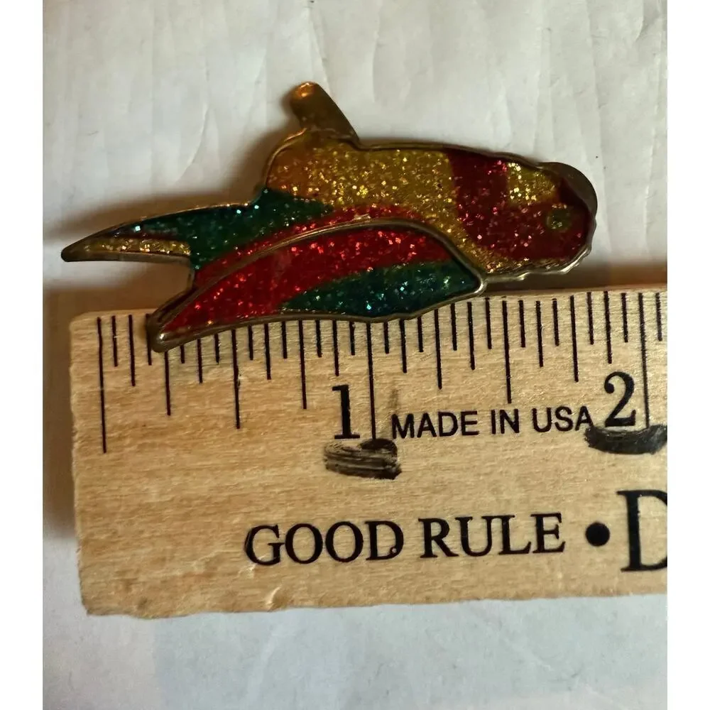 Vintage Parrot Bird  Enamel Brooch Pin Goldtone 1980s